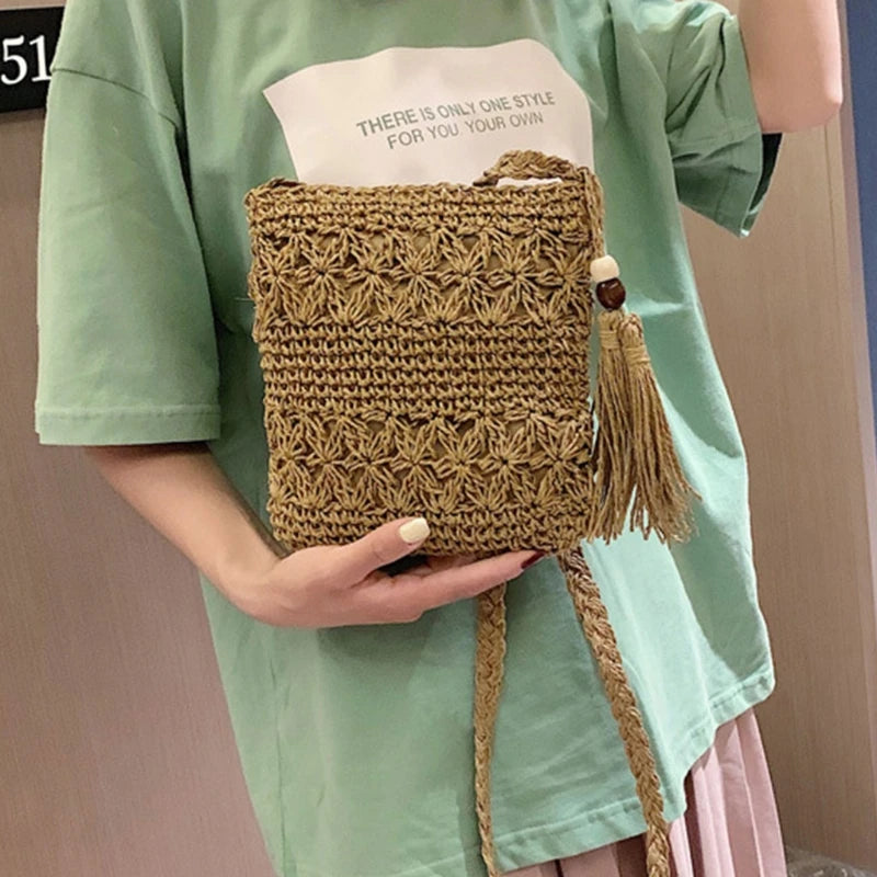 Women's Woven Straw Handbag